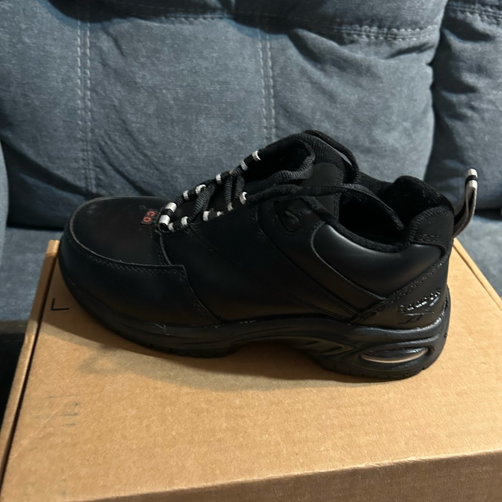 Black Women’s Athletic Shoes composite toe. Women size 5.5/Youth size 4